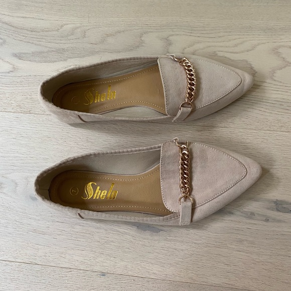 Beige flats - Picture 2 of 4